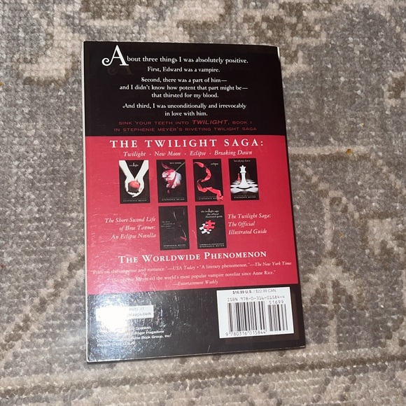 Twilight Saga Book 1 Paperback by Stephanie Meyer w/ Original Cover - Picture 2 of 3
